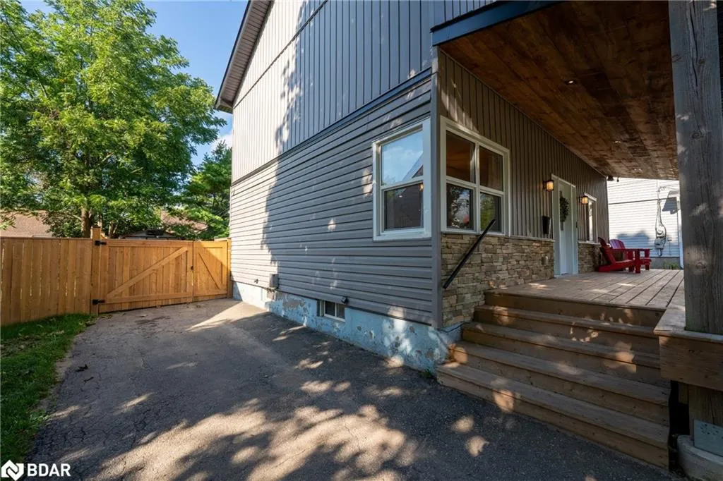 6 Goldie Avenue