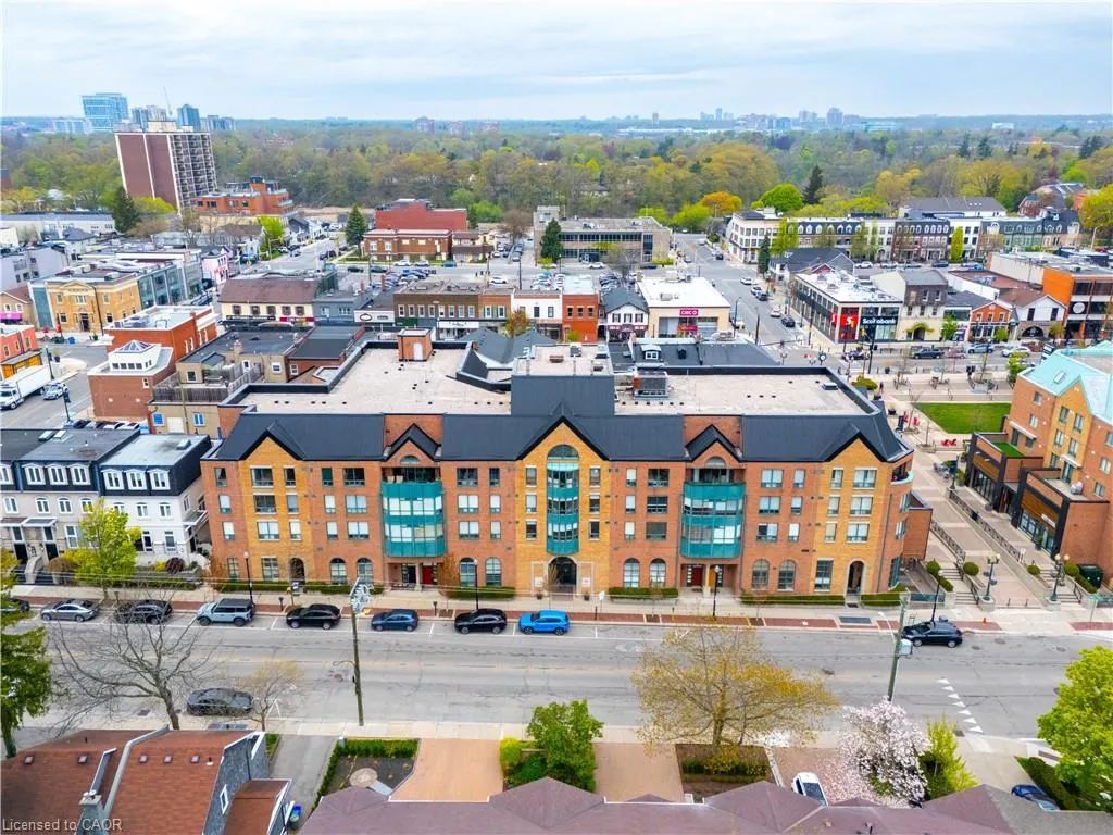 185 Robinson Street, #404