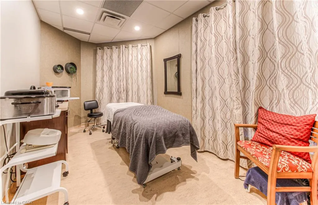 370 University Avenue E, #105