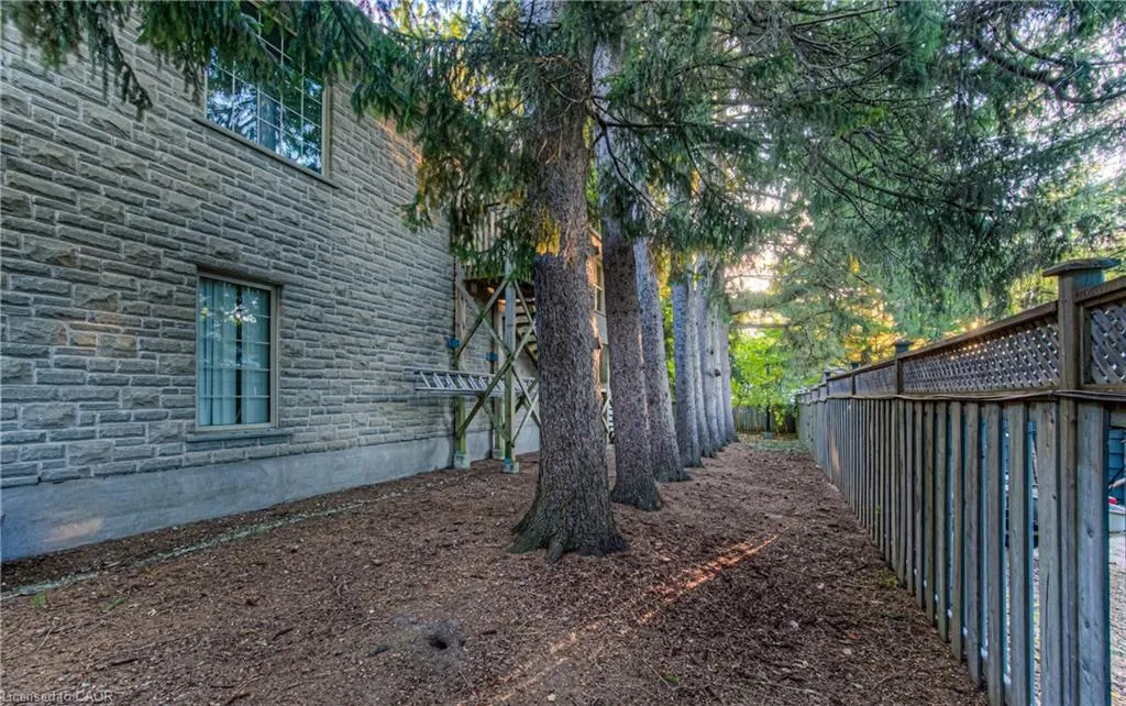 370 University Avenue E, #105