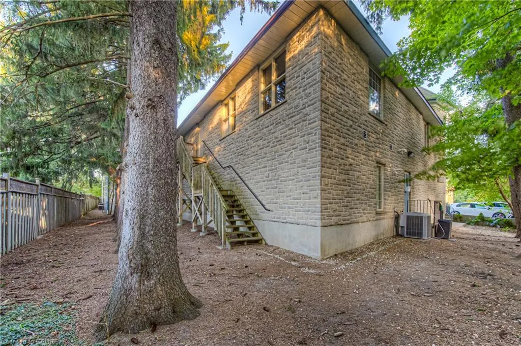 370 University Avenue E, #105