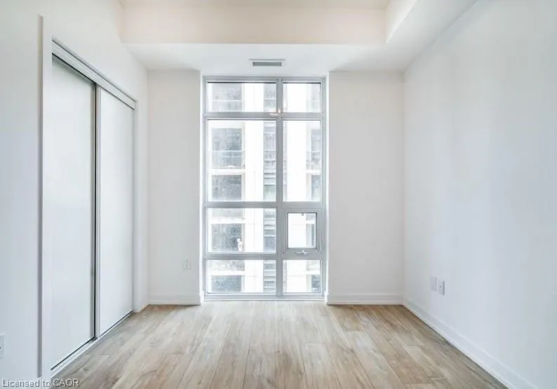81 Robinson Street, #503
