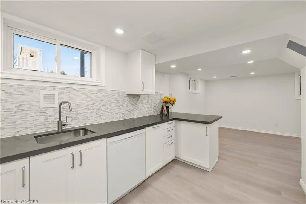 60 Champlain Avenue, #Main Floor