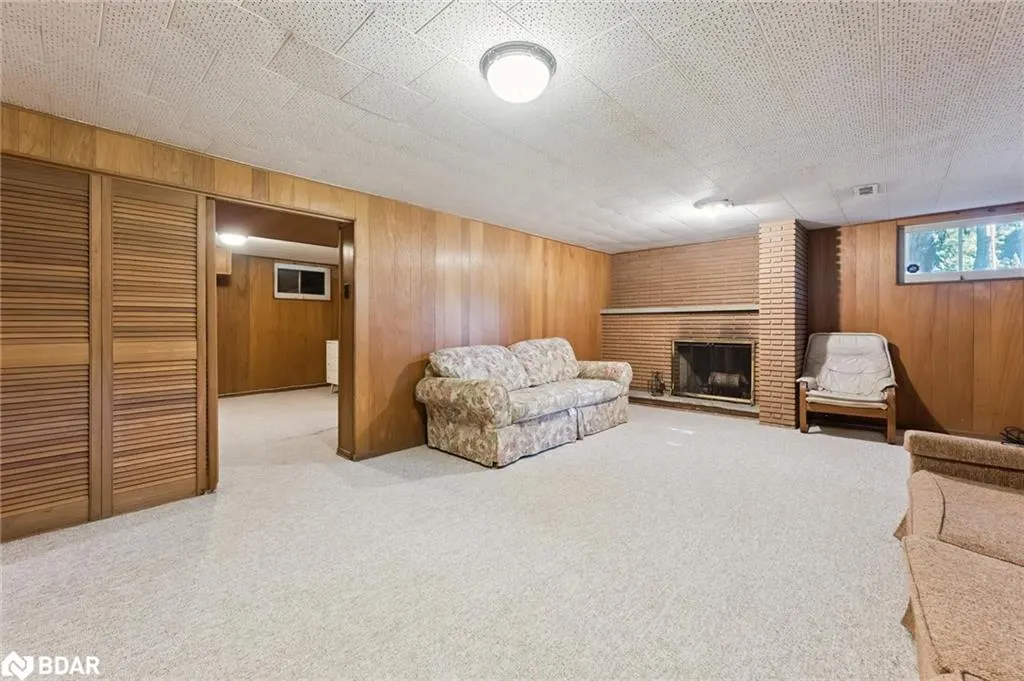 1095 Linbrook Road