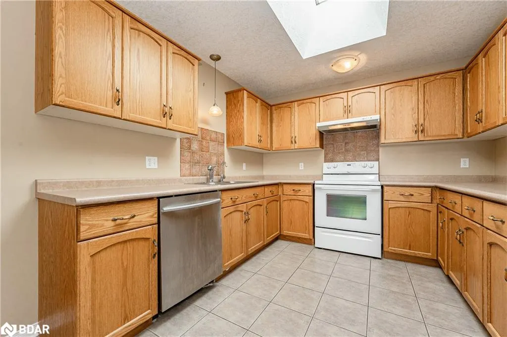 4 Bronwyn Place