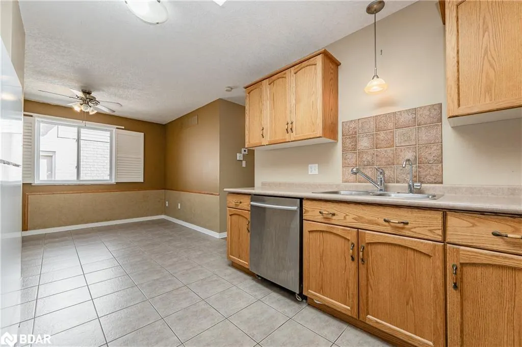 4 Bronwyn Place