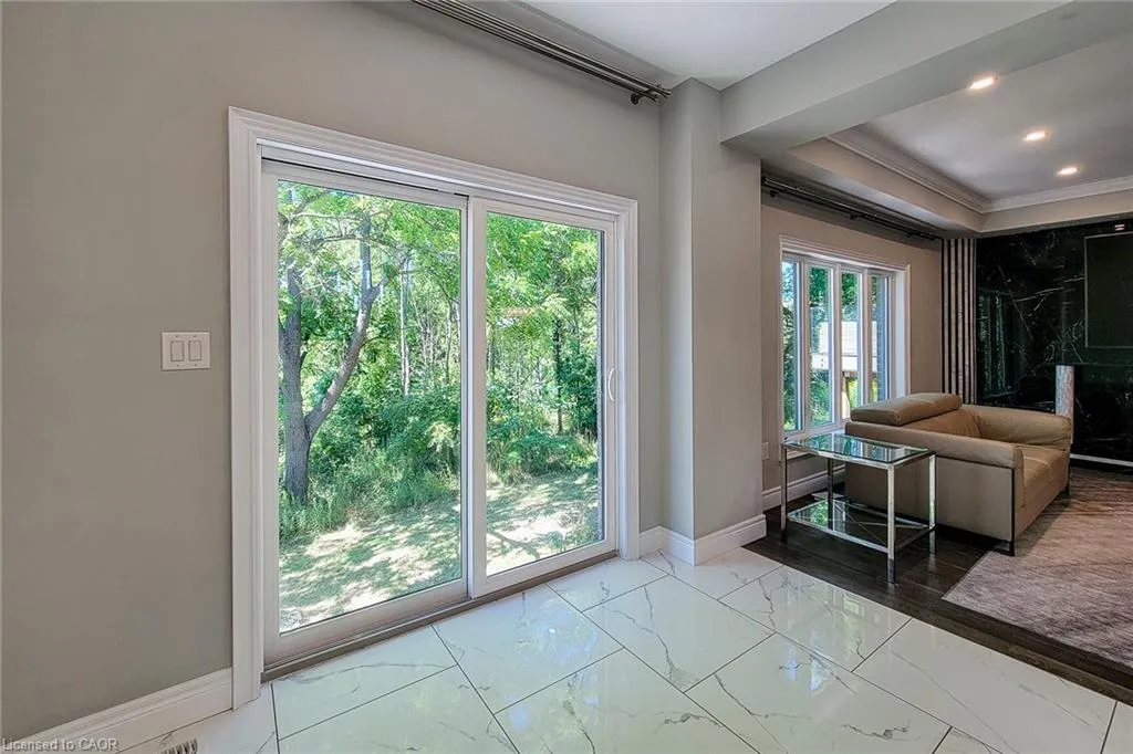 1261 Mohawk Road W, #5