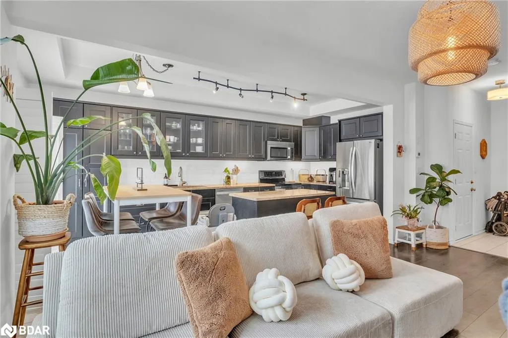 80 Palacebeach Trail