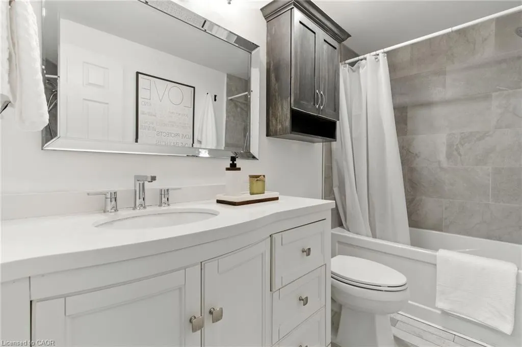 1 Royalwood Court, #5