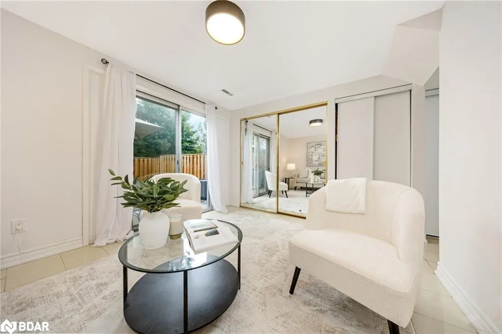 318 Laurier Avenue, #20