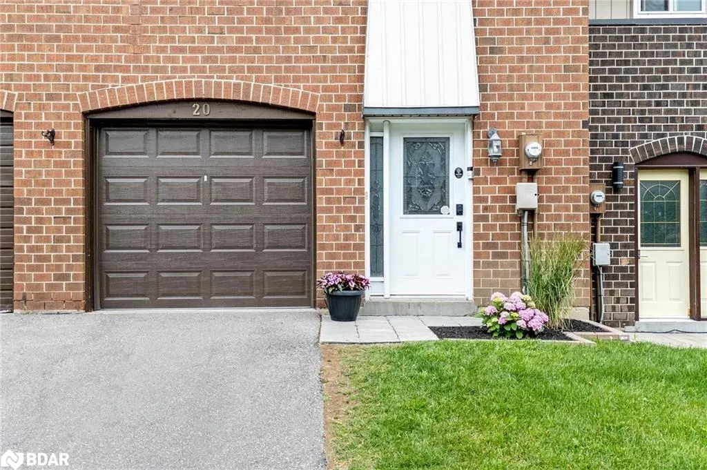 318 Laurier Avenue, #20