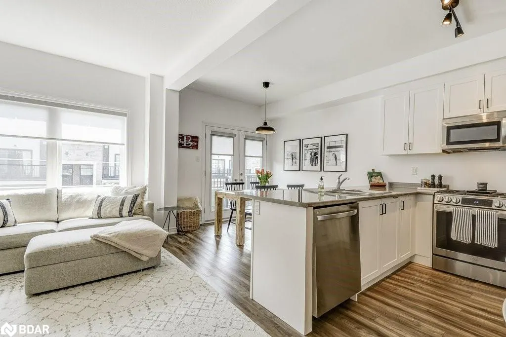 383 Dundas Street E, #34