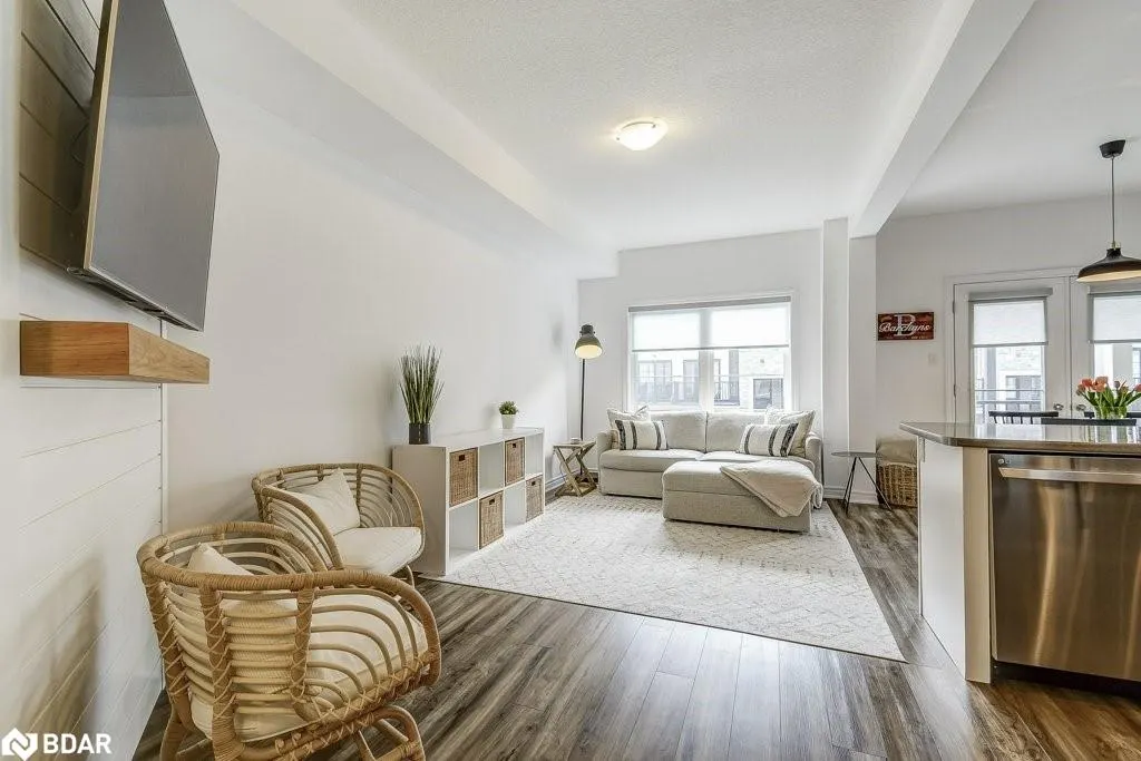 383 Dundas Street E, #34