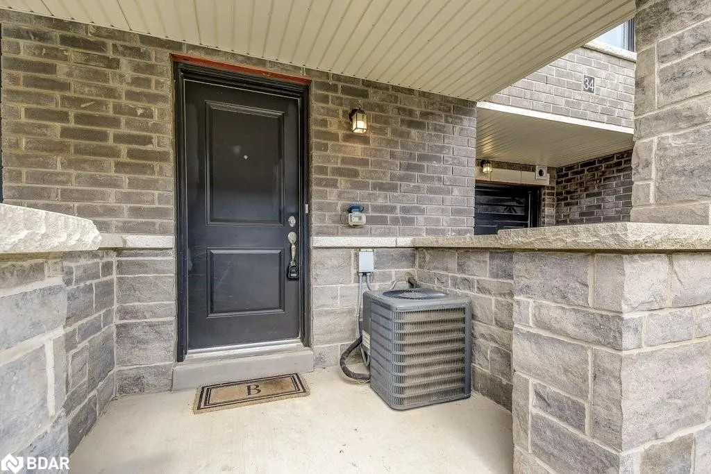 383 Dundas Street E, #34