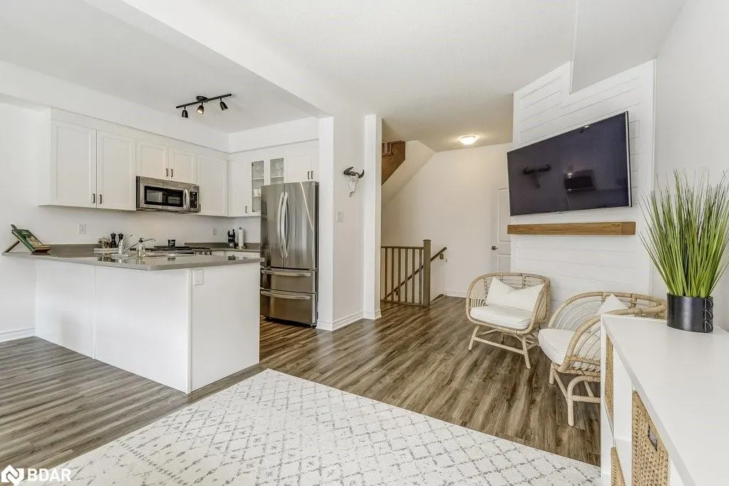 383 Dundas Street E, #34