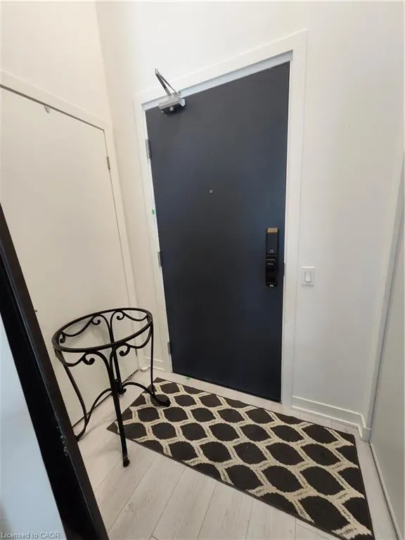 395 Dundas Street West Street, #114