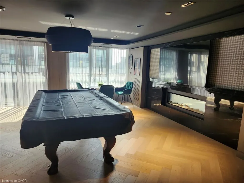 395 Dundas Street W, #114