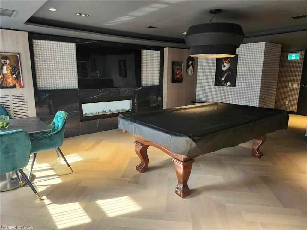 395 Dundas Street West Street, #114