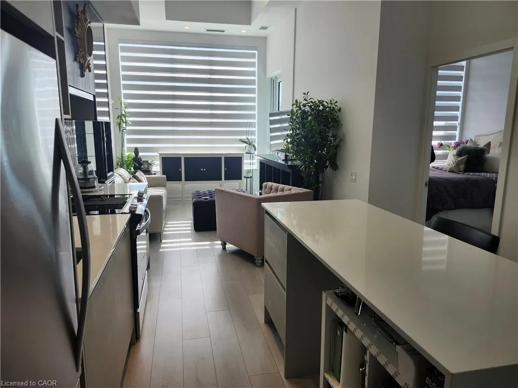 395 Dundas Street West Street, #114