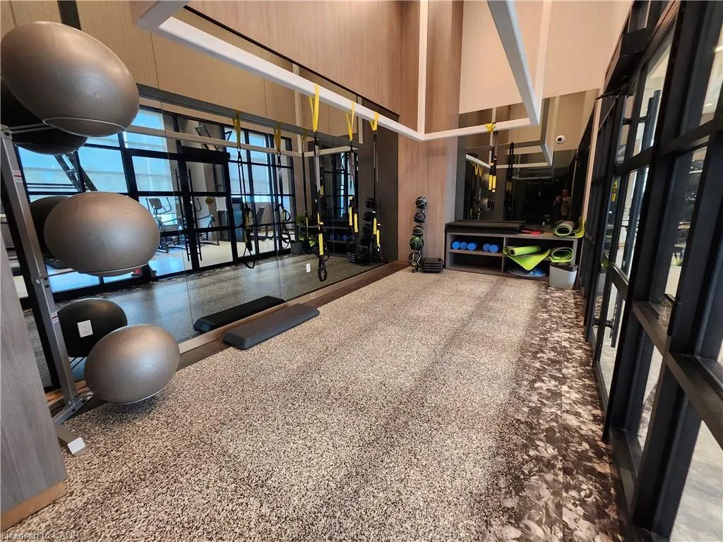 395 Dundas Street W, #114