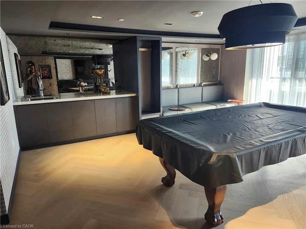 395 Dundas Street W, #114
