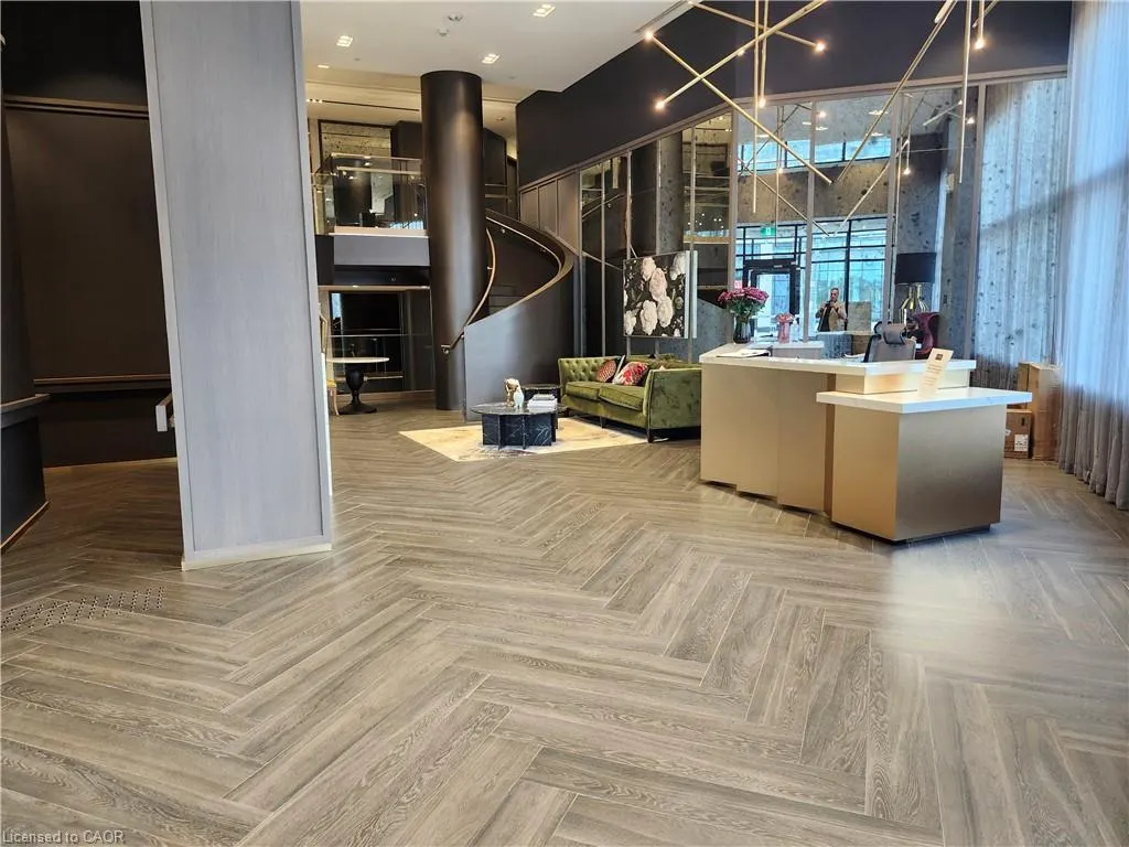 395 Dundas Street West Street, #114