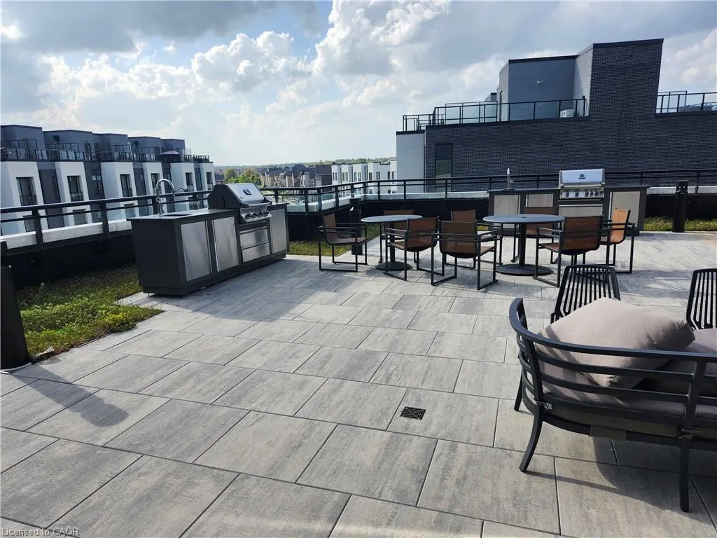 395 Dundas Street West Street, #114