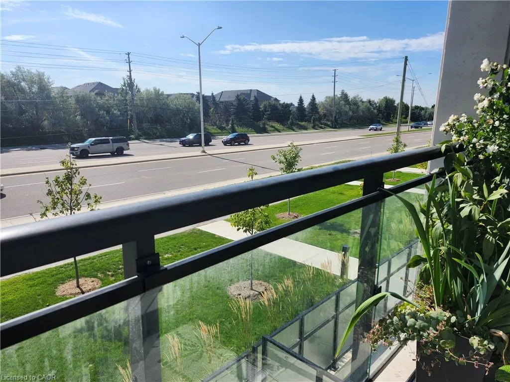 395 Dundas Street West Street, #114