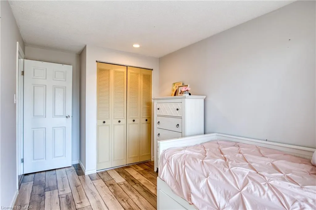 11 Grand River Boulevard, #20