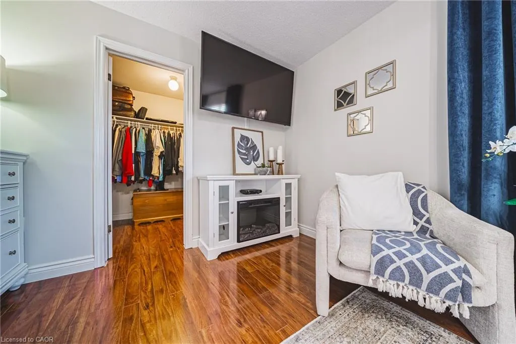 176 Highland Road W