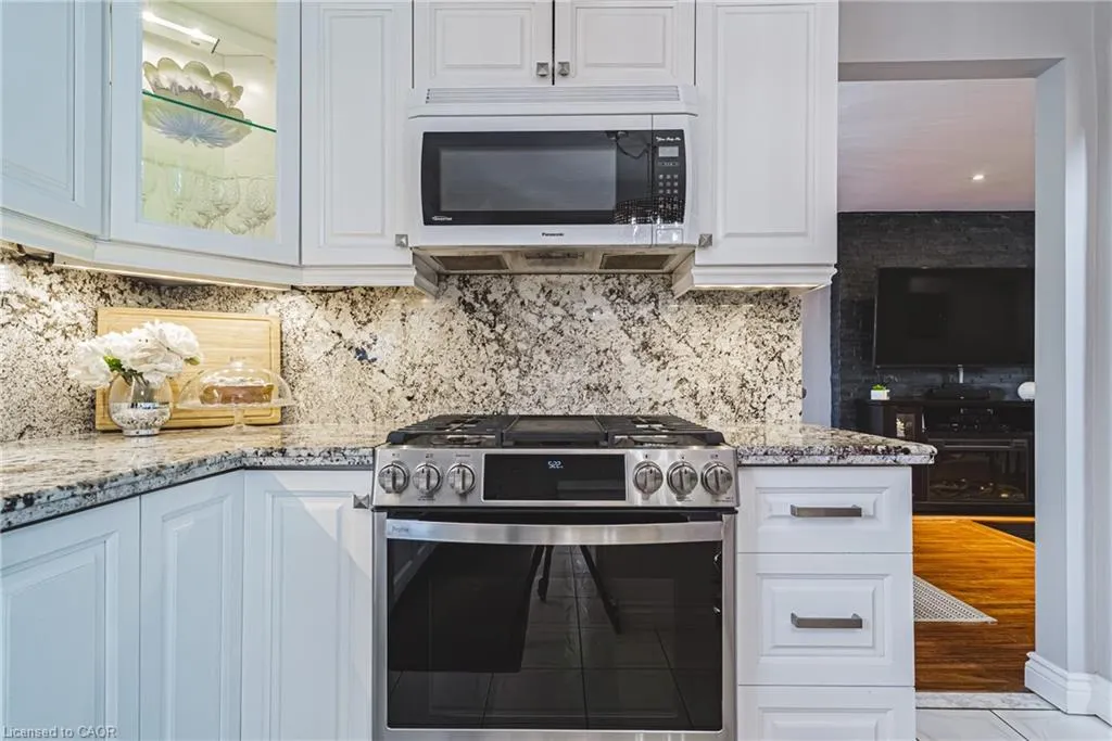 176 Highland Road W