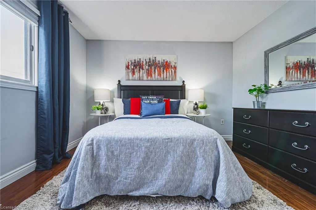 176 Highland Road W