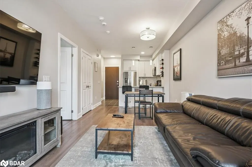 216 Oak Park Boulevard, #414