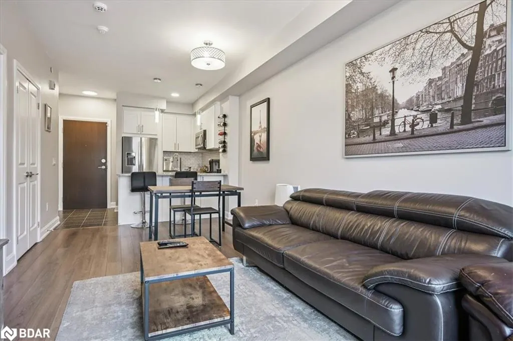 216 Oak Park Boulevard, #414