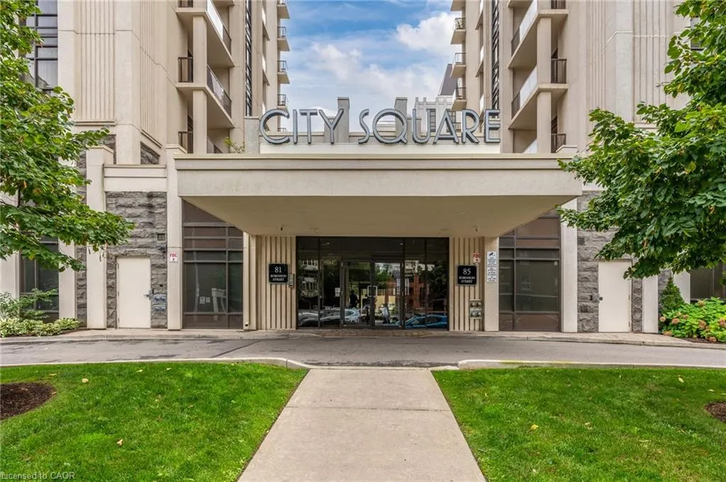 85 Robinson Street, #304