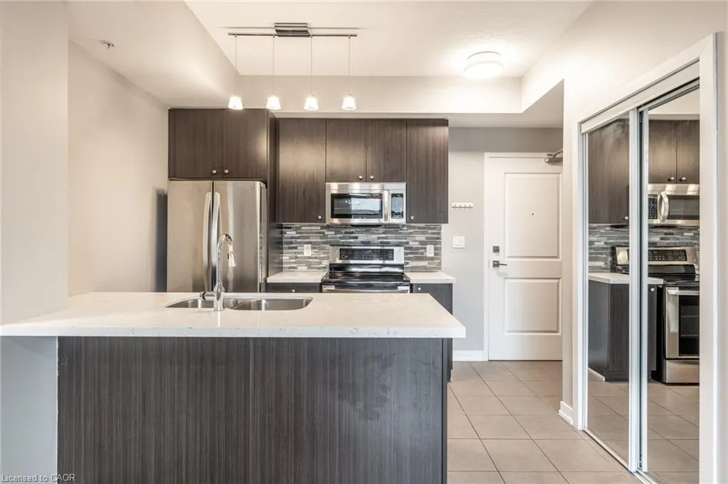 85 Robinson Street, #304