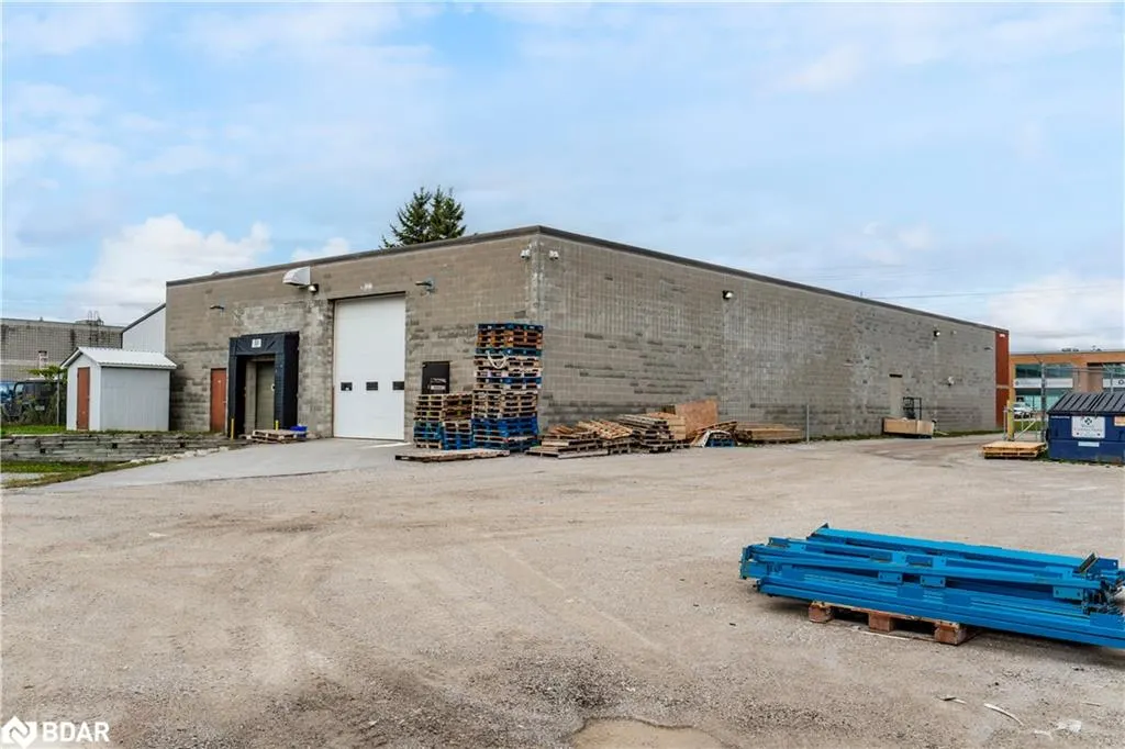 165 Saunders Road