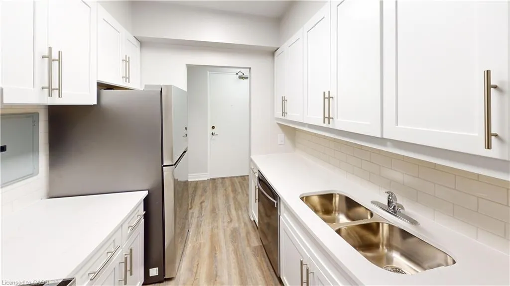 3189 King Street E, #305