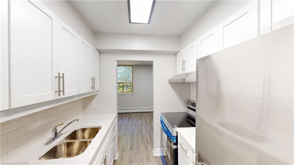 3189 King Street E, #305