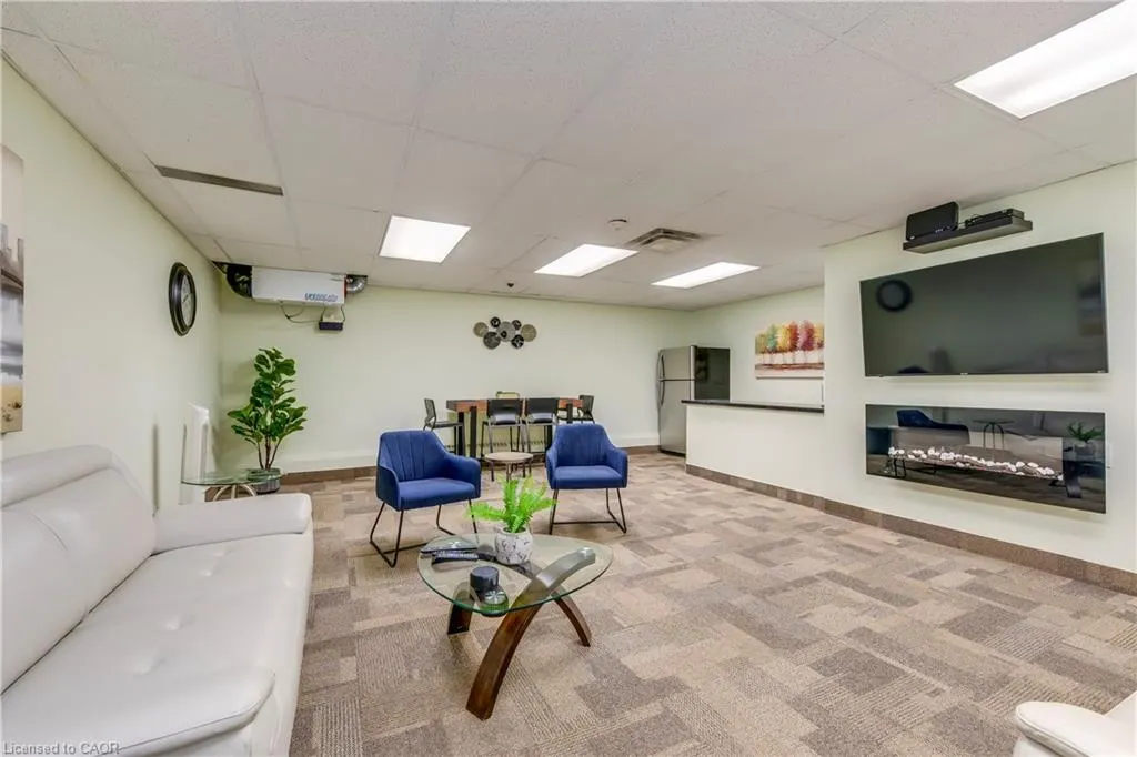 3189 King Street E, #305