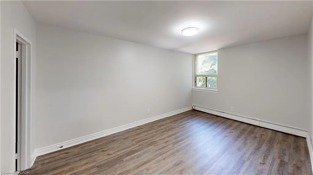 3189 King Street E, #305