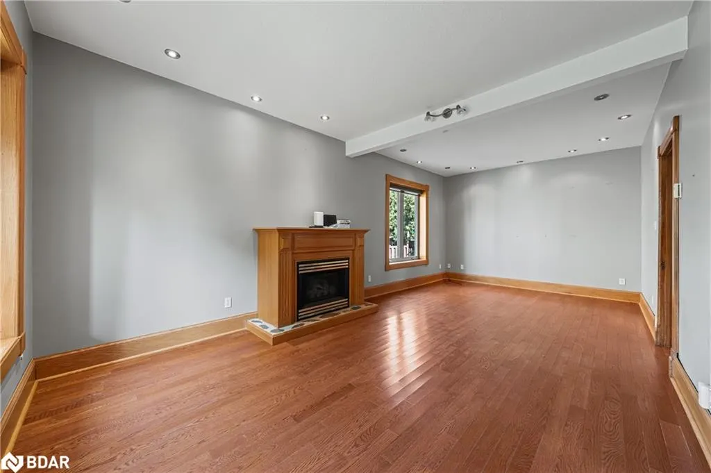 6 Theresa Street