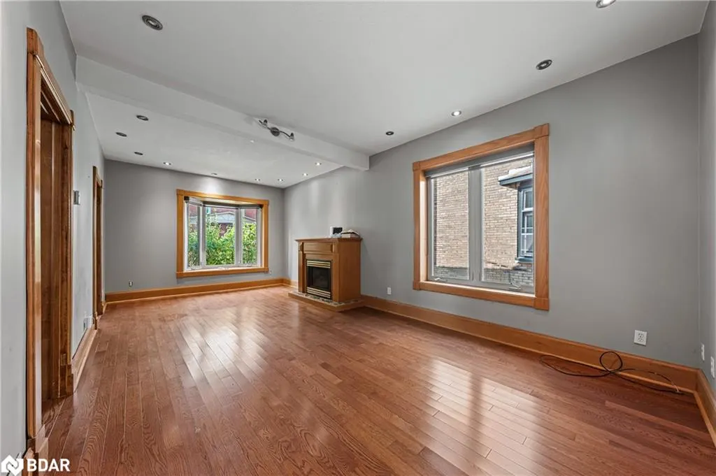6 Theresa Street