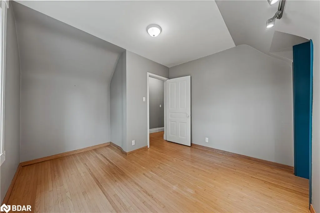 6 Theresa Street