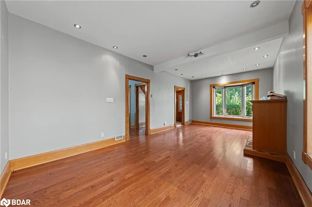 6 Theresa Street