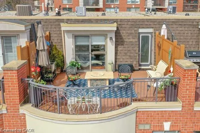 442 Maple Avenue, #7