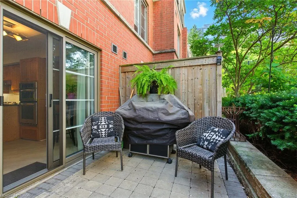 442 Maple Avenue, #7