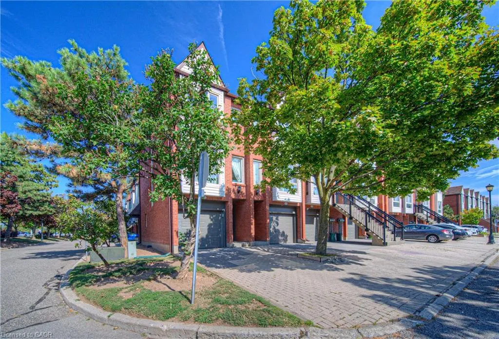 895 Maple Avenue, #502