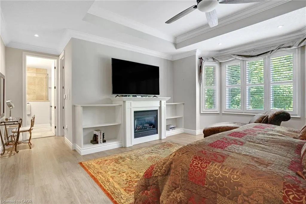 258 Edgewater Crescent, #8