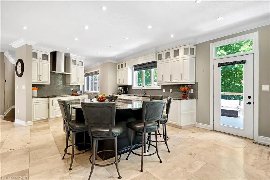 258 Edgewater Crescent, #8